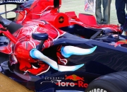 开云在线直播-包含索伯车队险胜红牛车队，拉塞尔高光表现的词条