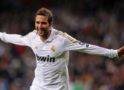 开云官方app入口-孤城鏖战，当国王的铁血防线遭遇火箭的燎原之火，利拉德如何以高光表现书写传奇