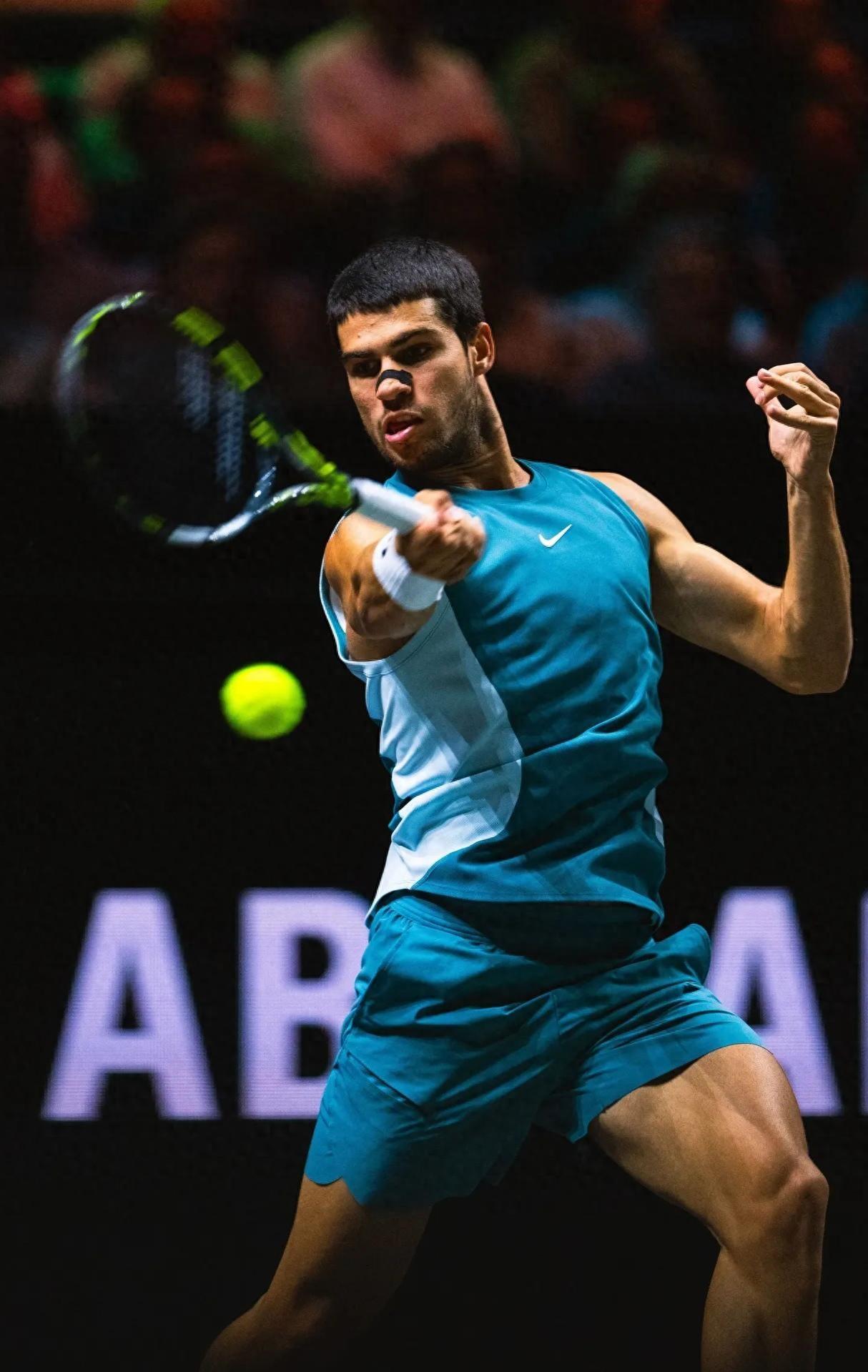 西班牙网球队爆冷美国网球队，瓦林卡制霸全场