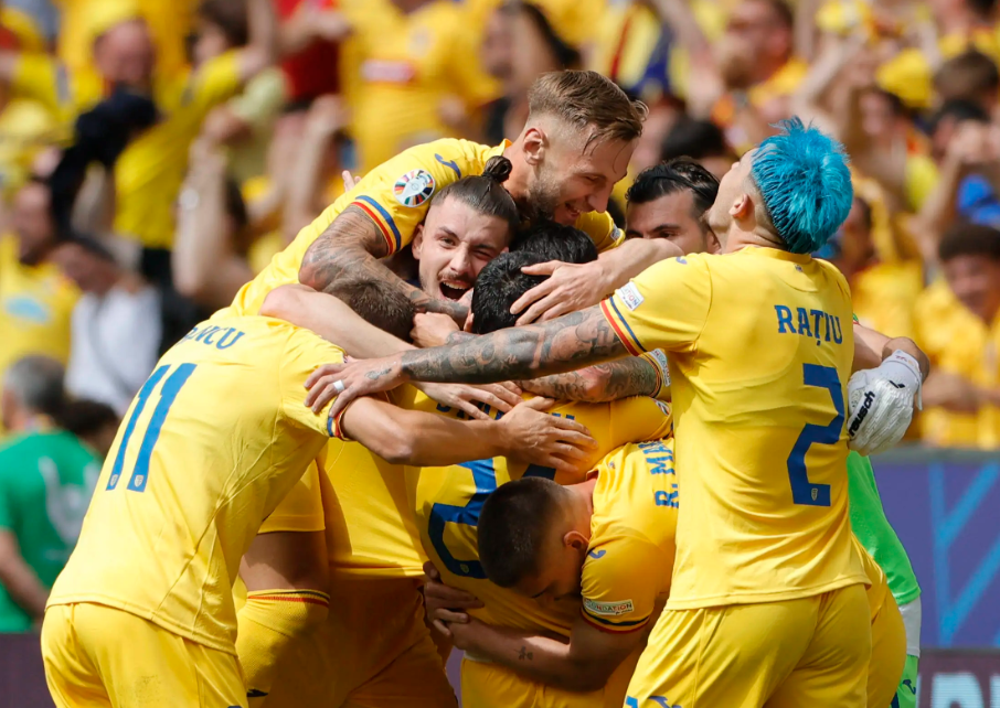 包含欧预赛激烈对抗，国家队雄心壮志追梦欧洲杯的词条