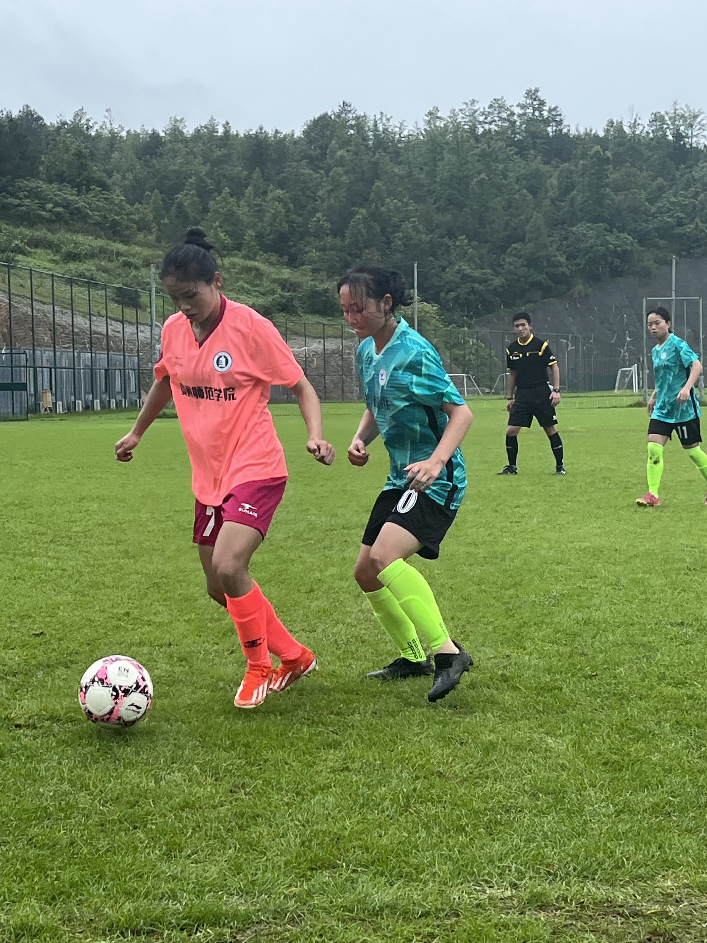 女子足球比赛，球员实力抢眼的简单介绍