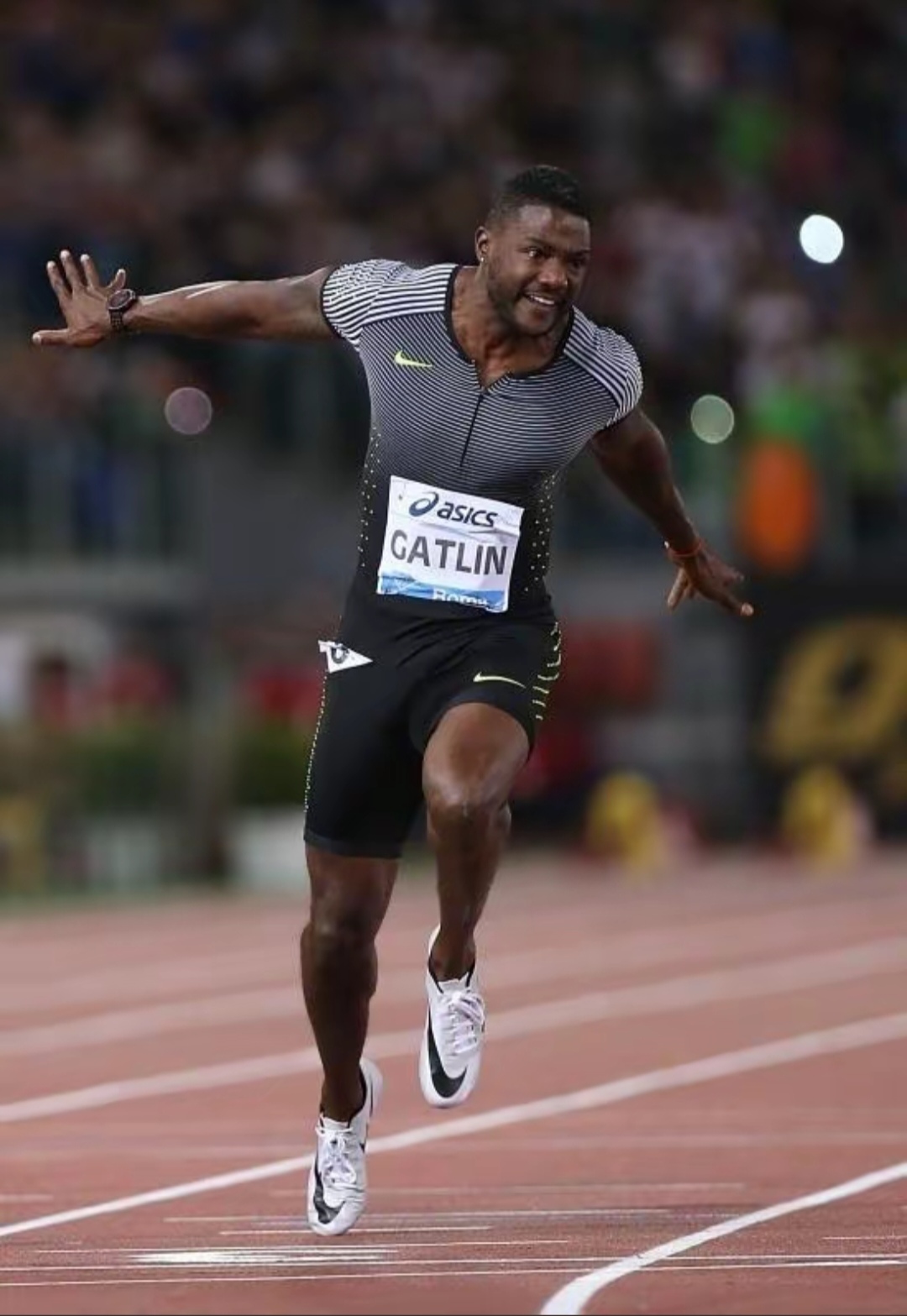 包含俄罗斯田径健将凭借速度夺金，豪气冲天的词条