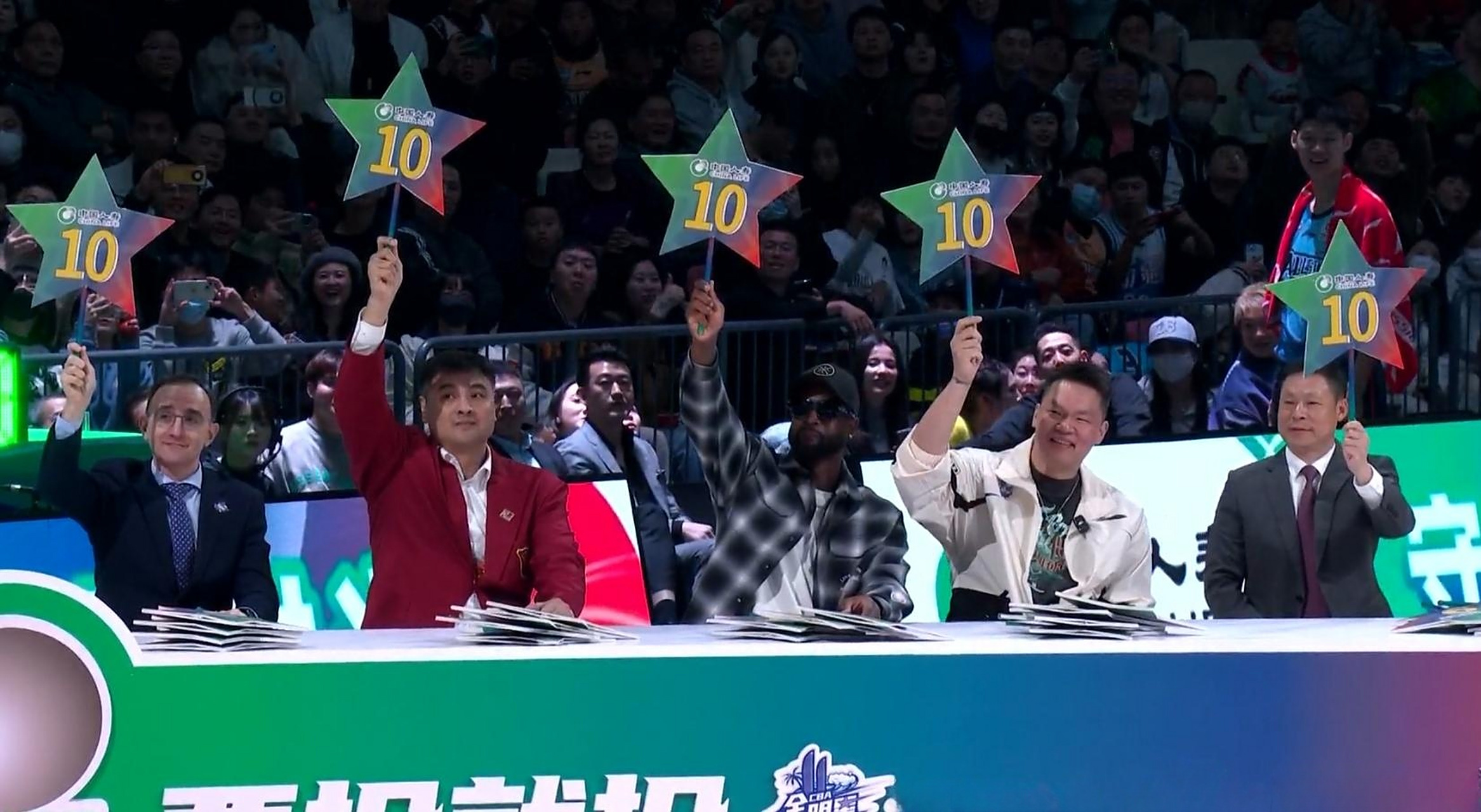 球员在全明星比赛中秀出绝技,吸引大批观众赞叹的简单介绍 球员在全明星比赛中秀出绝技,吸引大批观众赞叹的简单介绍