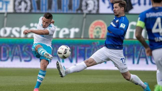 包含桑德豪森球员互相激励，力争保持胜利的词条