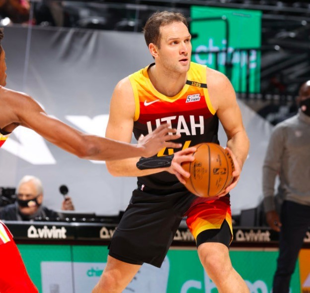 诺里奇中场组织乏力，连失进球被迫苦苦挣扎的简单介绍