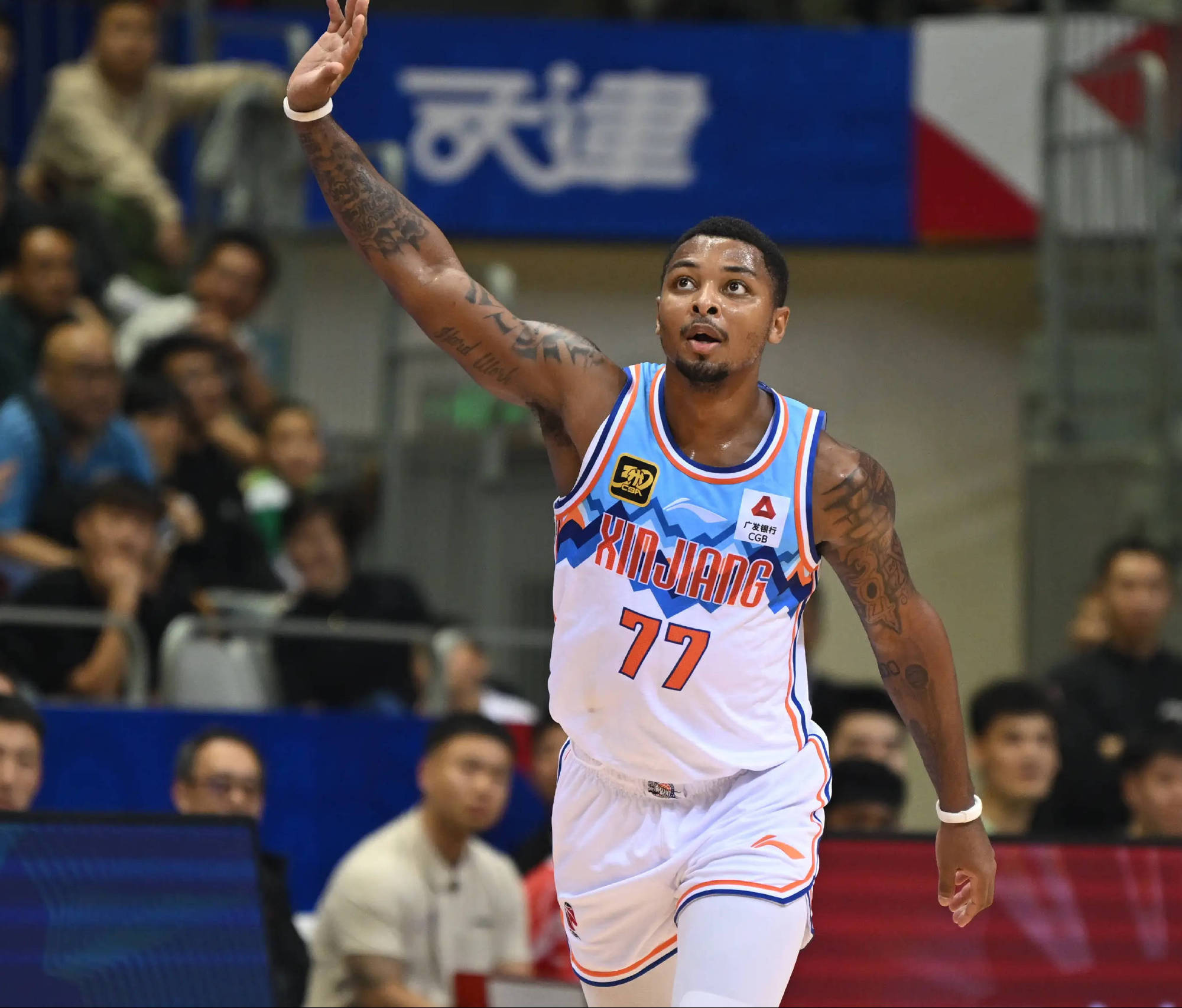 新疆男篮主场大胜，朱荣迅状态火爆