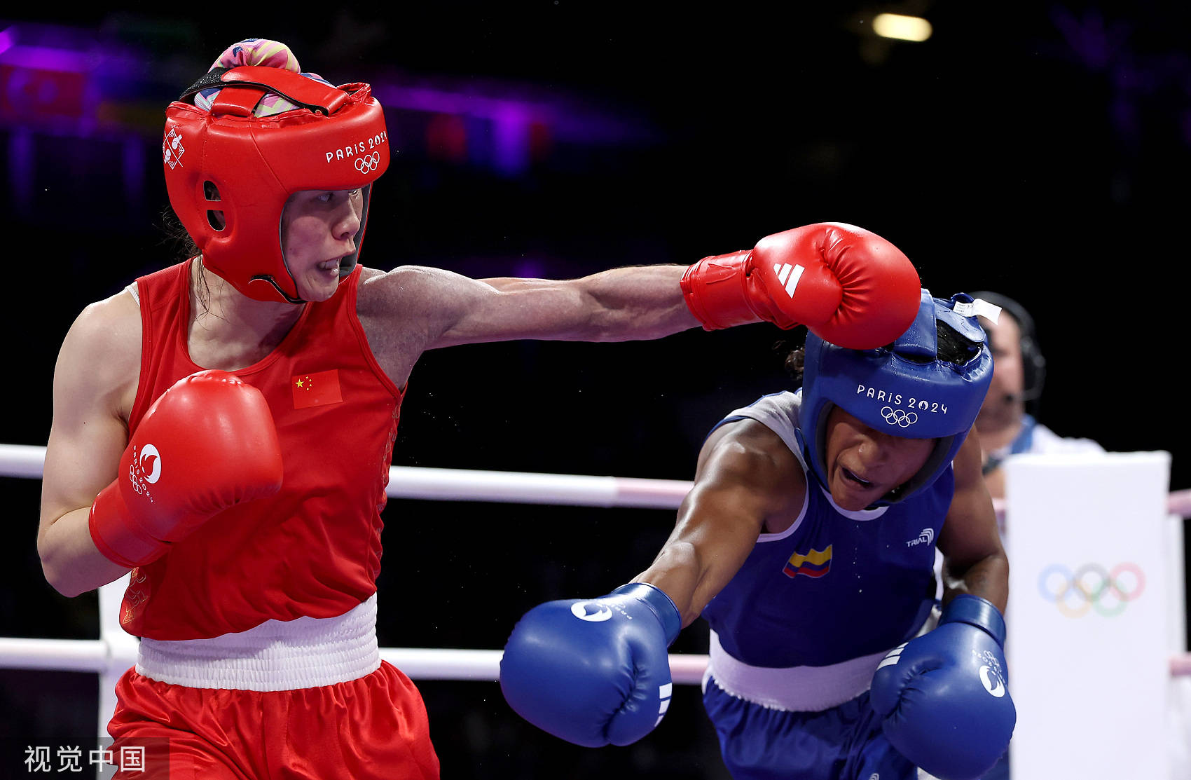 拳击比赛选手实力过人，一击制胜