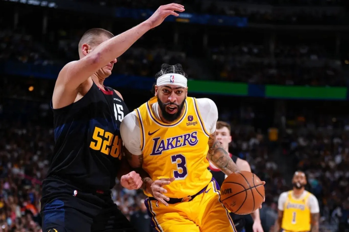 球队战术调整,逆转比分取得胜利 球队战术调整,逆转比分取得胜利