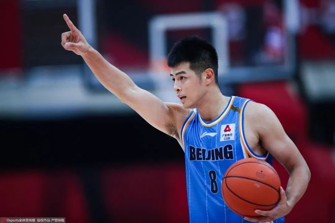 球队战术调整,逆转比分取得胜利 球队战术调整,逆转比分取得胜利