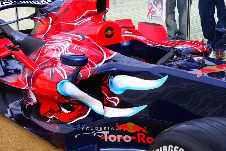 包含索伯车队险胜红牛车队，拉塞尔高光表现的词条