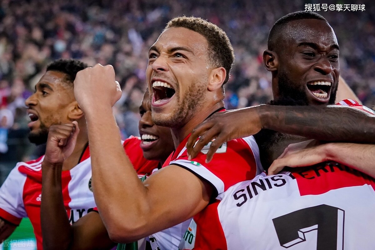 关于日本险胜里昂，范佩西关键制胜的信息